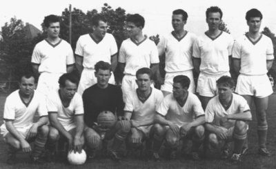 Bild 2 Mannschaftsfoto 1961 (2)